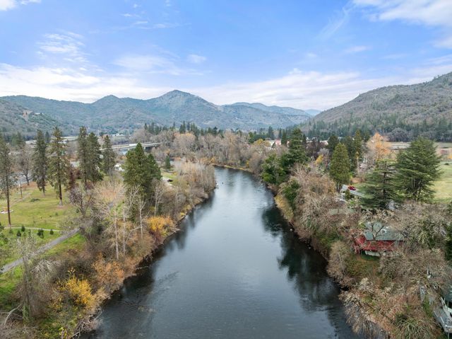 2400 Rogue River Highway, Gold Hill, OR 97525