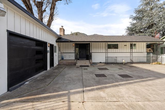 2400 Rogue River Highway, Gold Hill, OR 97525