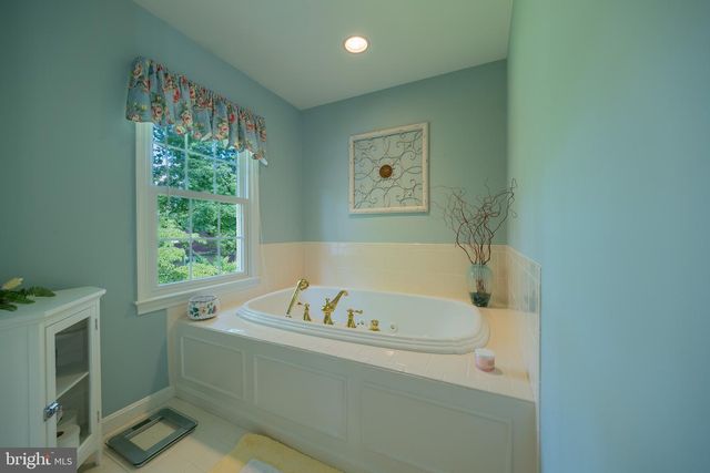 9552 GRANDE OAKS CT, Vienna, VA 22181