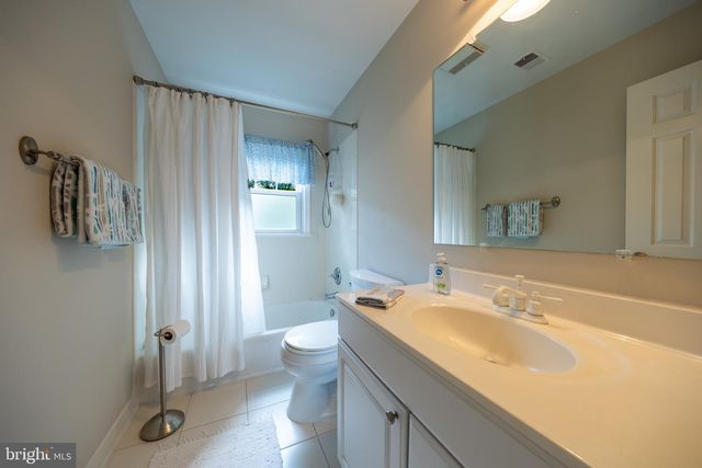 9552 GRANDE OAKS CT, Vienna, VA 22181