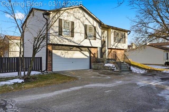 2919 Roundtree Drive, Troy, MI 48083