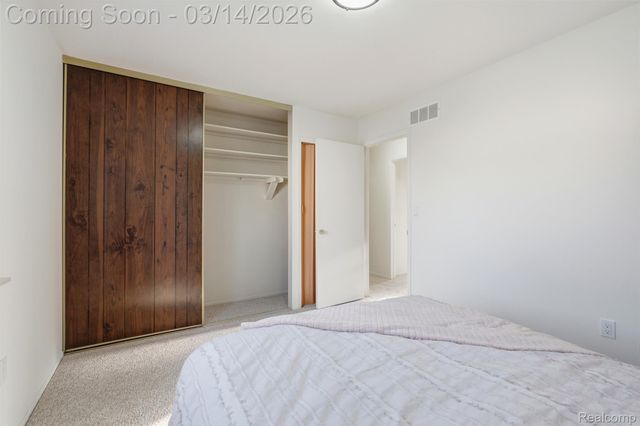 2919 Roundtree Drive, Troy, MI 48083