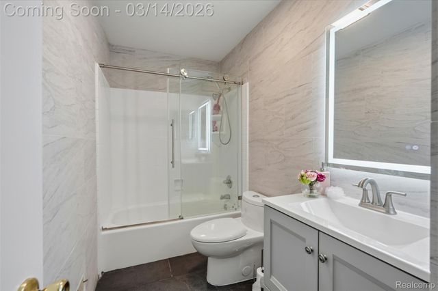 2919 Roundtree Drive, Troy, MI 48083