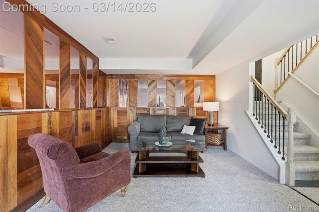 2919 Roundtree Drive, Troy, MI 48083