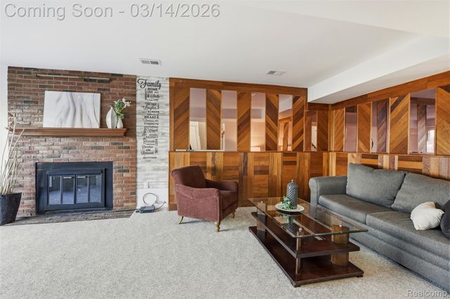 2919 Roundtree Drive, Troy, MI 48083