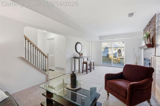 2919 Roundtree Drive, Troy, MI 48083