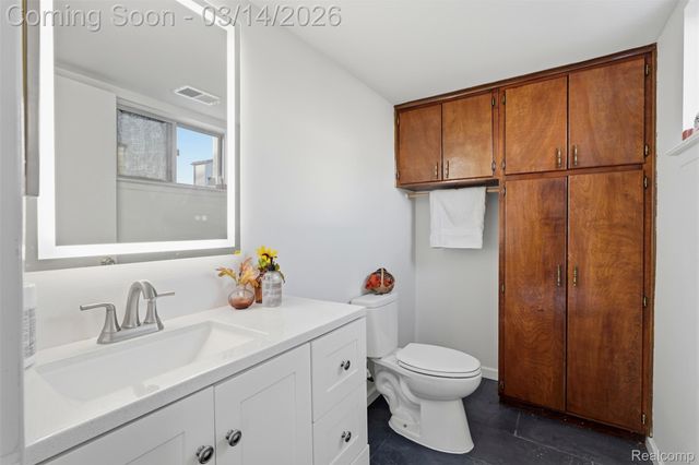 2919 Roundtree Drive, Troy, MI 48083