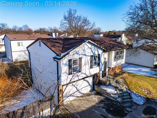 2919 Roundtree Drive, Troy, MI 48083