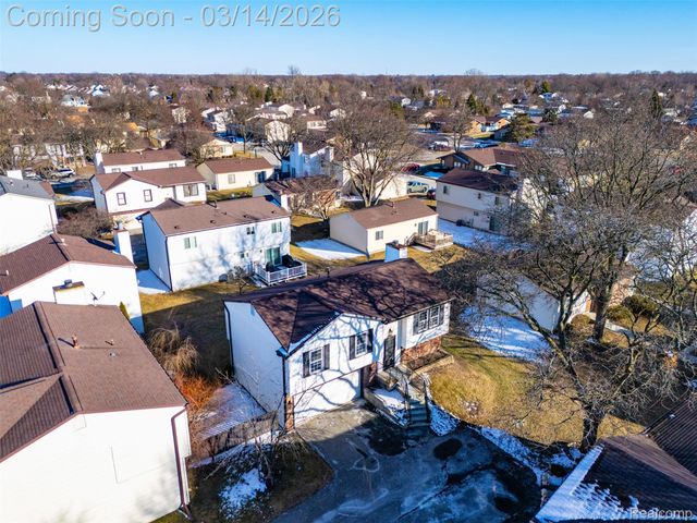 2919 Roundtree Drive, Troy, MI 48083