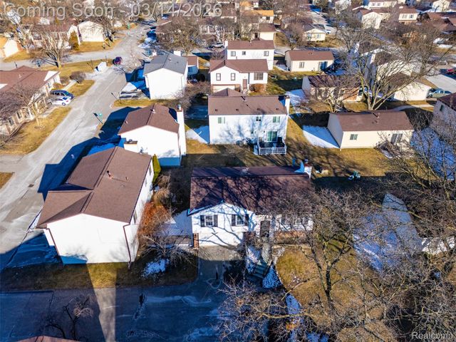 2919 Roundtree Drive, Troy, MI 48083