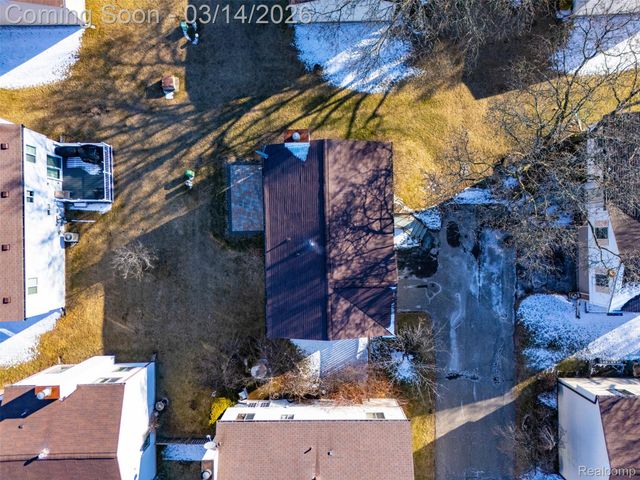 2919 Roundtree Drive, Troy, MI 48083