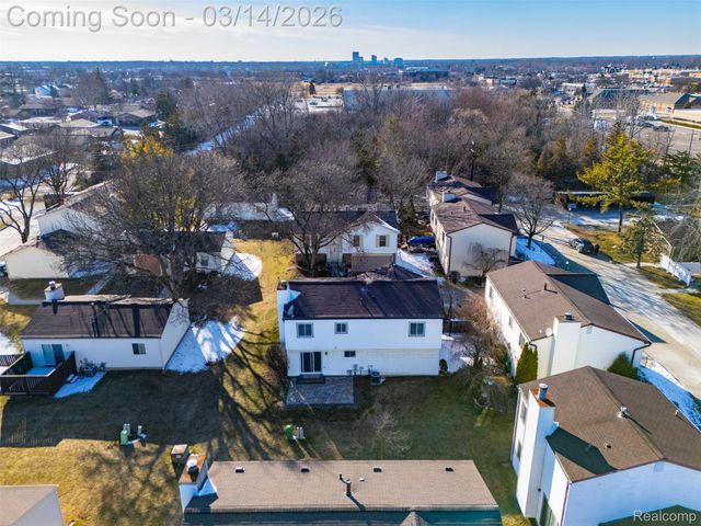 2919 Roundtree Drive, Troy, MI 48083