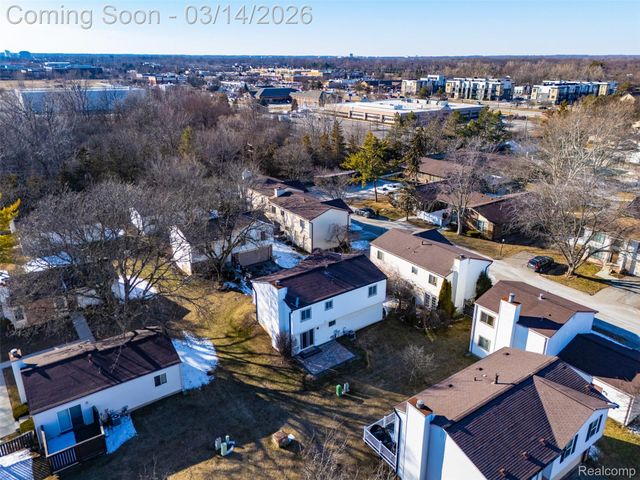 2919 Roundtree Drive, Troy, MI 48083
