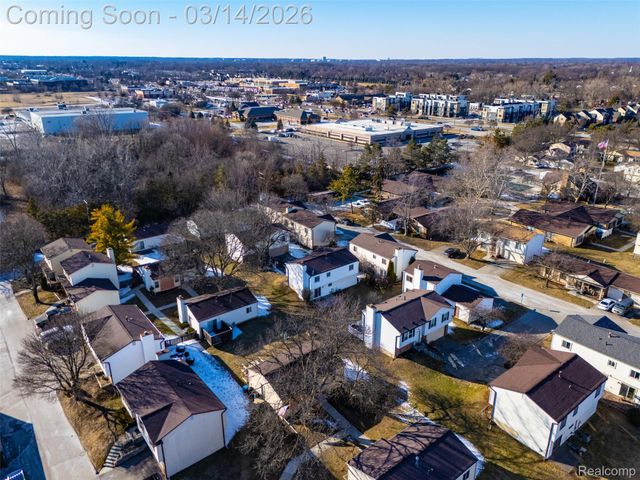 2919 Roundtree Drive, Troy, MI 48083