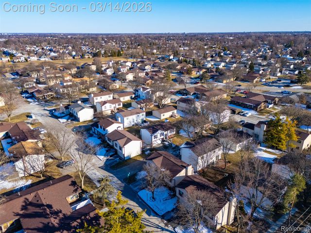 2919 Roundtree Drive, Troy, MI 48083