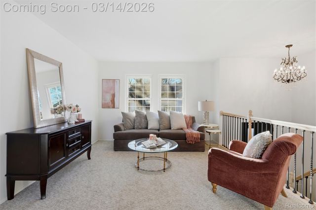 2919 Roundtree Drive, Troy, MI 48083