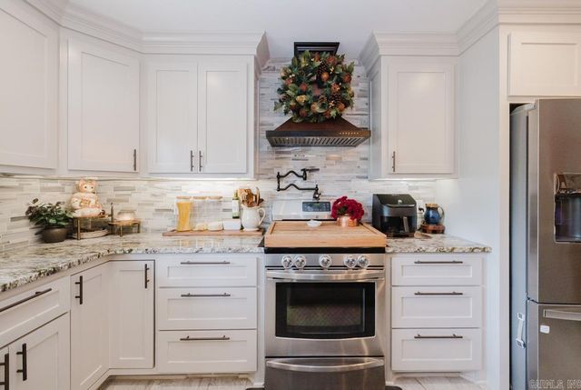 13013 Lemoncrest Ln, Little Rock, AR 72210