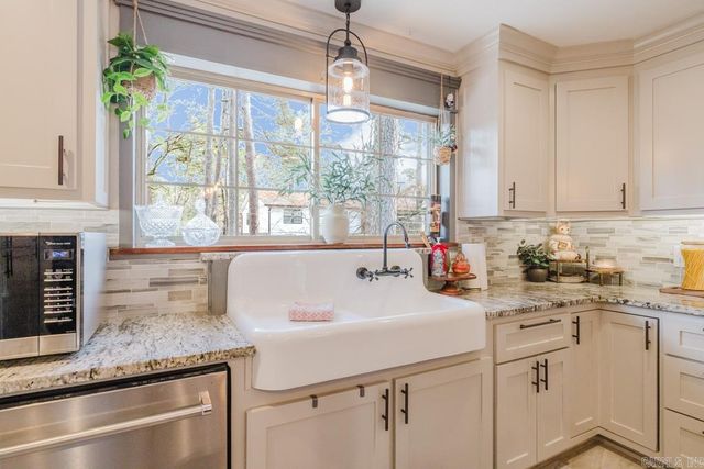 13013 Lemoncrest Ln, Little Rock, AR 72210