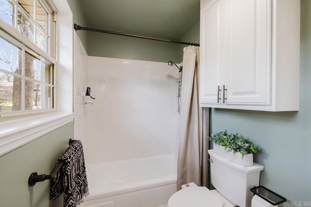 13013 Lemoncrest Ln, Little Rock, AR 72210