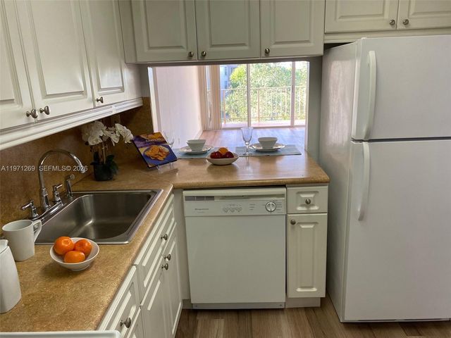 13120 SW 92nd Ave B-414, Miami, FL 33176