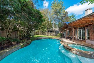 11 Crested Point Place, The Woodlands, TX 77382