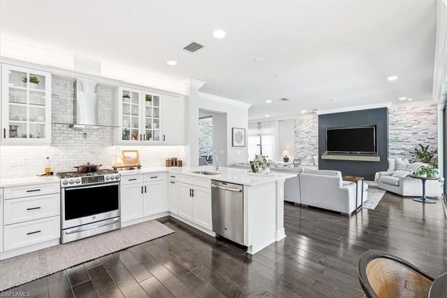 4432 Aurora ST, Naples, FL 34119