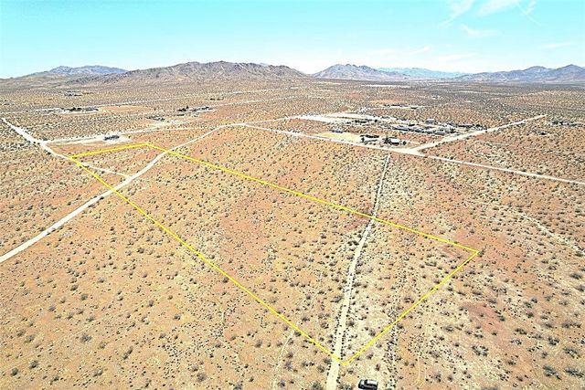 25 Dachshund Avenue, Apple Valley, CA 92307