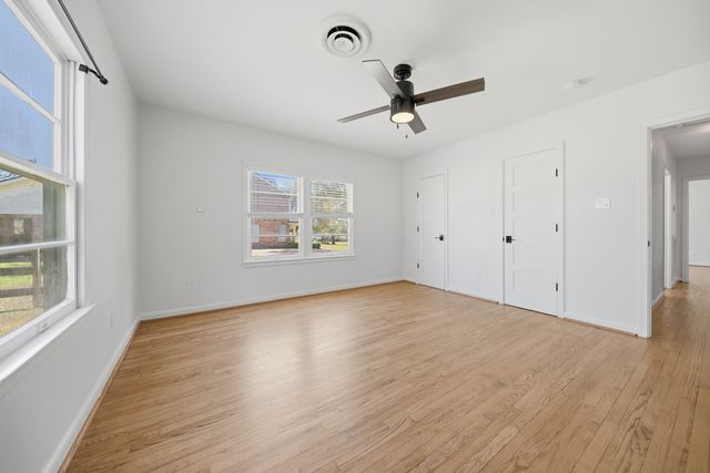 104 E Nichols Street, Bellville, TX 77418