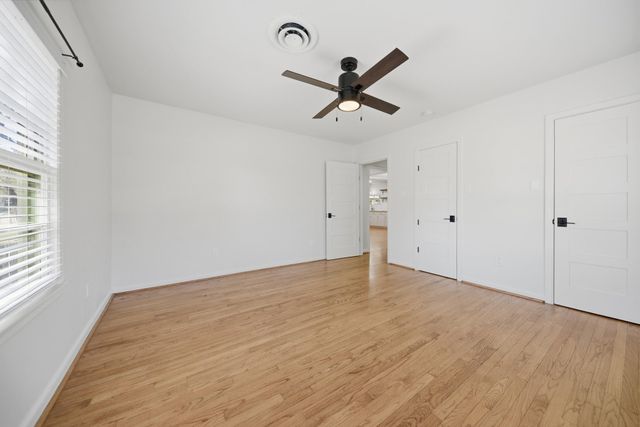 104 E Nichols Street, Bellville, TX 77418