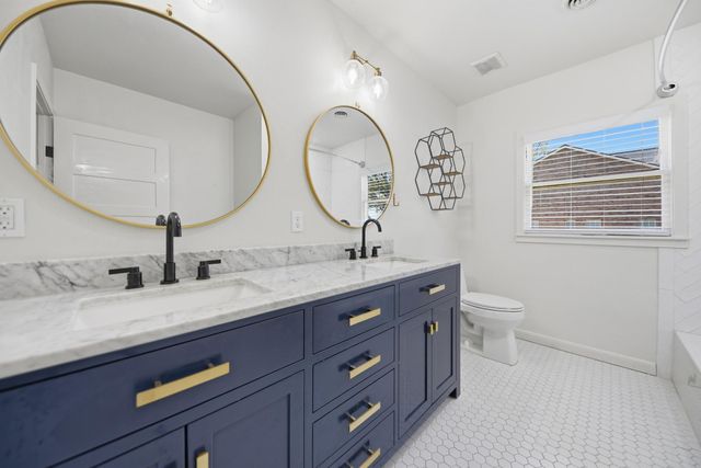 104 E Nichols Street, Bellville, TX 77418