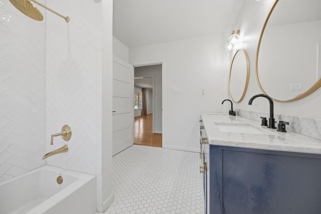 104 E Nichols Street, Bellville, TX 77418