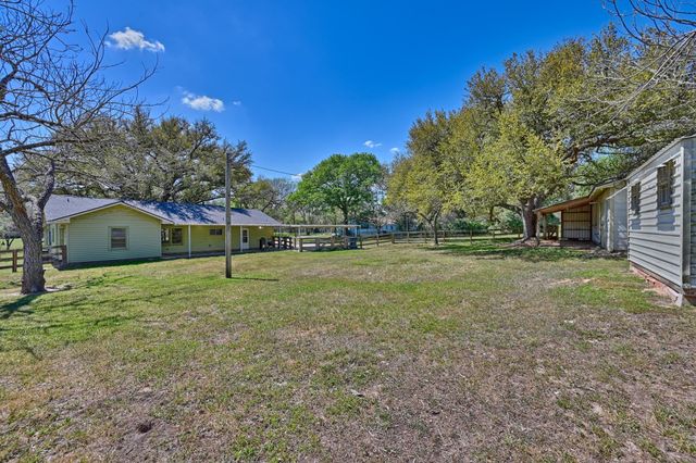 104 E Nichols Street, Bellville, TX 77418