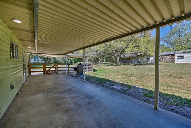 104 E Nichols Street, Bellville, TX 77418