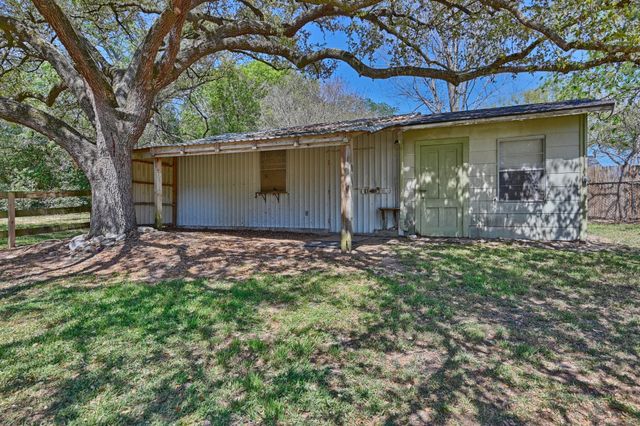 104 E Nichols Street, Bellville, TX 77418