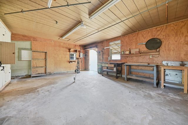 104 E Nichols Street, Bellville, TX 77418