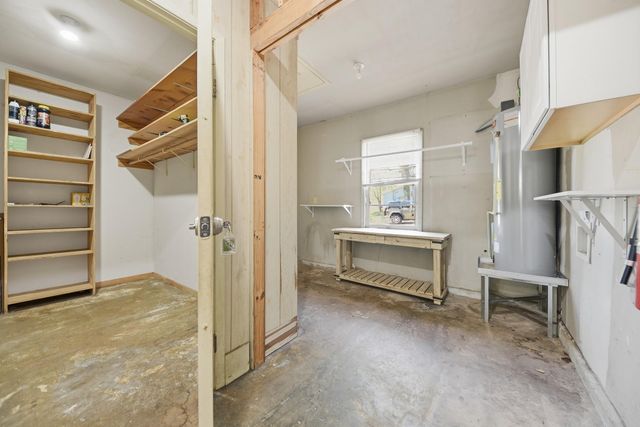 104 E Nichols Street, Bellville, TX 77418