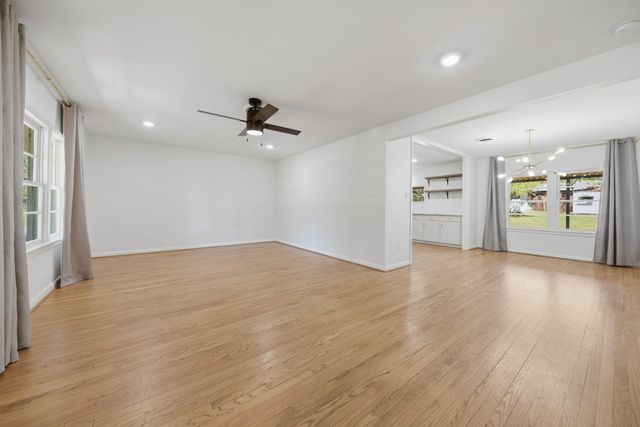 104 E Nichols Street, Bellville, TX 77418