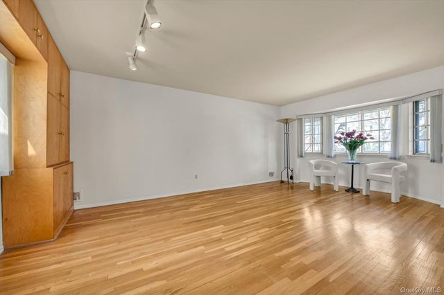 23 Madison, Jericho, NY 11753