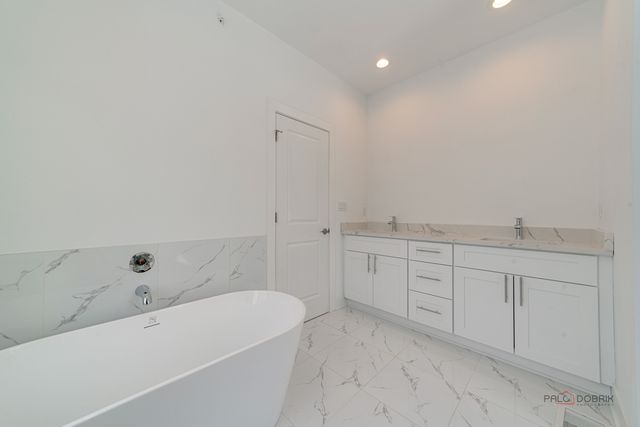 1061 Green Bay Road, Lake Bluff, IL 60044