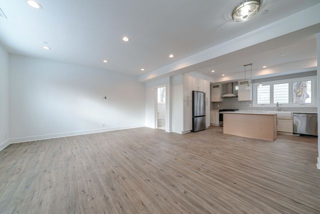 1061 Green Bay Road, Lake Bluff, IL 60044