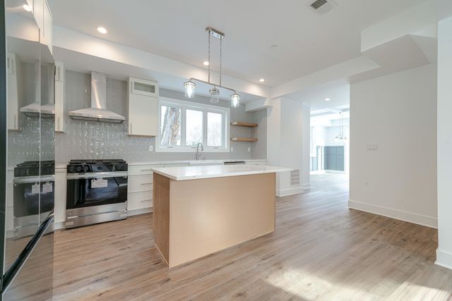 1061 Green Bay Road, Lake Bluff, IL 60044