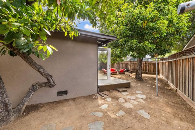 670 W Rincon Avenue, Campbell, CA 95008