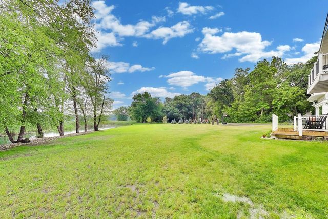 4320 Giant Oak Drive, Mchenry, IL 60051