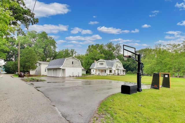 4320 Giant Oak Drive, Mchenry, IL 60051