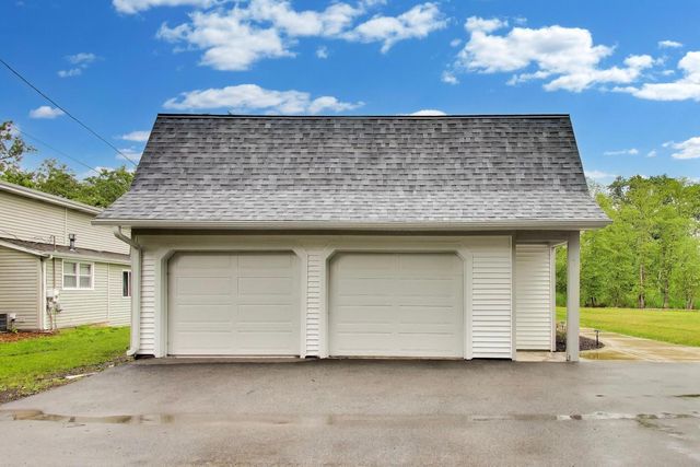 4320 Giant Oak Drive, Mchenry, IL 60051