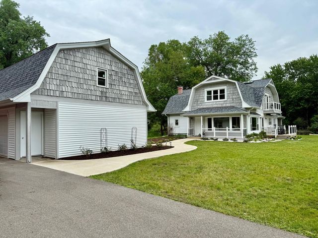 4320 Giant Oak Drive, Mchenry, IL 60051