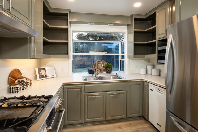 4072 Sutherland Drive, Palo Alto, CA 94303