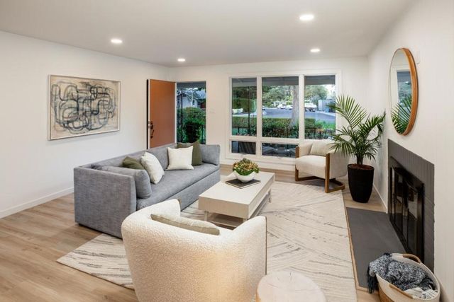 4072 Sutherland Drive, Palo Alto, CA 94303