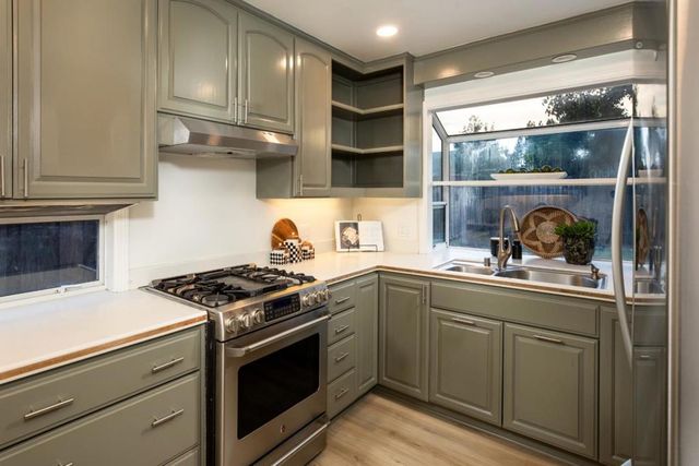 4072 Sutherland Drive, Palo Alto, CA 94303