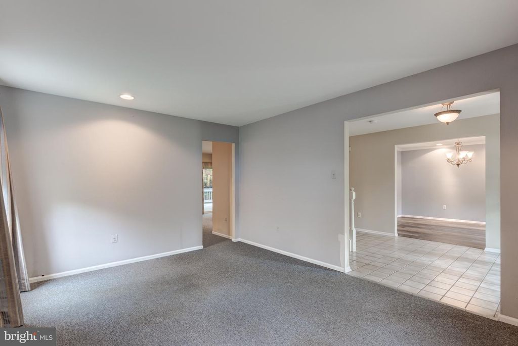 Image 10 of property listing at 17 GOLDEN GRASS CT, Owings Mills, MD 21117